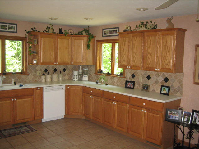 Oak Cabinets with Crown Molding, Custom Backsplash, & Tile Flooring